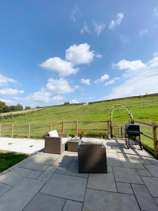 Hazelwood Luxury Detached Peak District Stone Barn - Dog Friendlyヴィラ エクステリア 写真